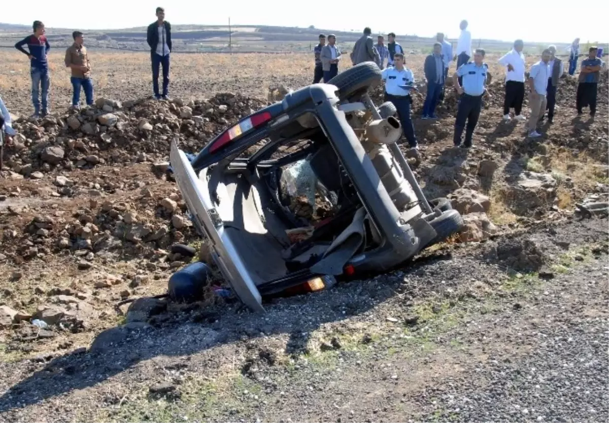 Şanlıurfa\'da Taziyeye Giden Aile Kaza Yaptı: 2 Ölü, 3 Yaralı