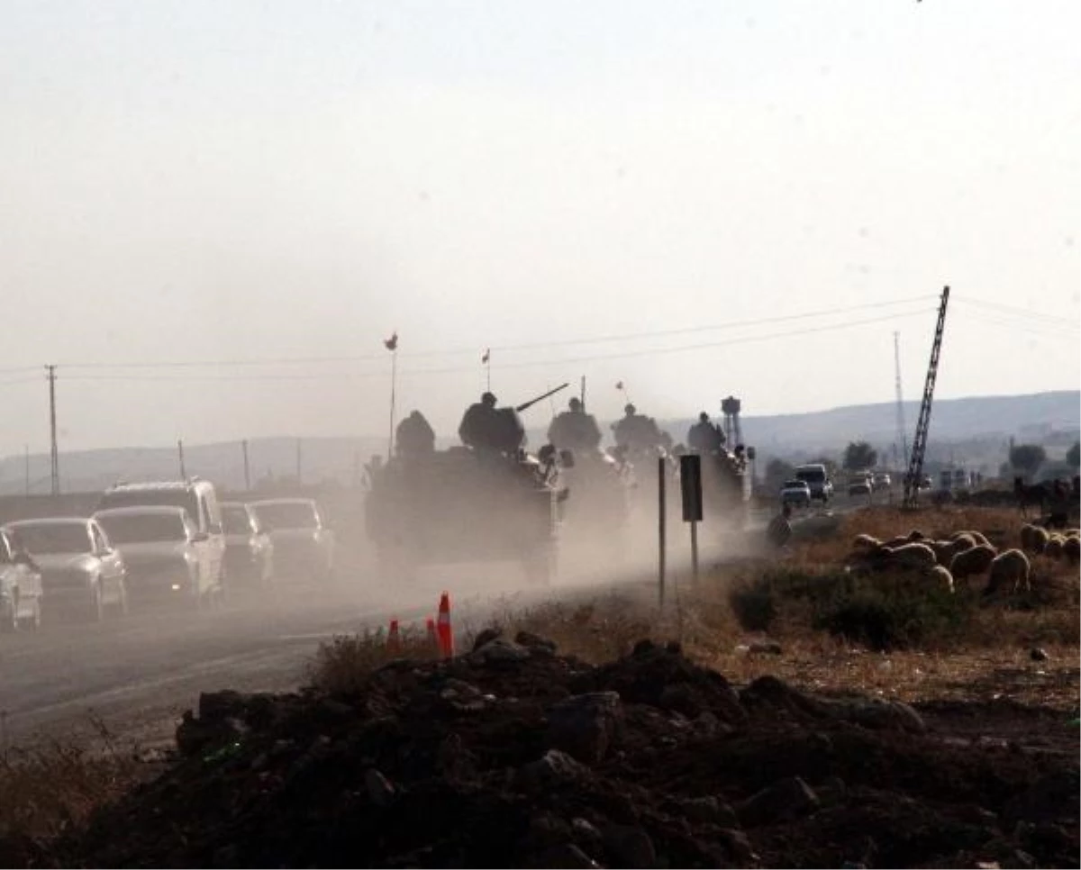 Tepesinde Tank Görülen Kobani\'de Şiddetli Patlamalar (4)