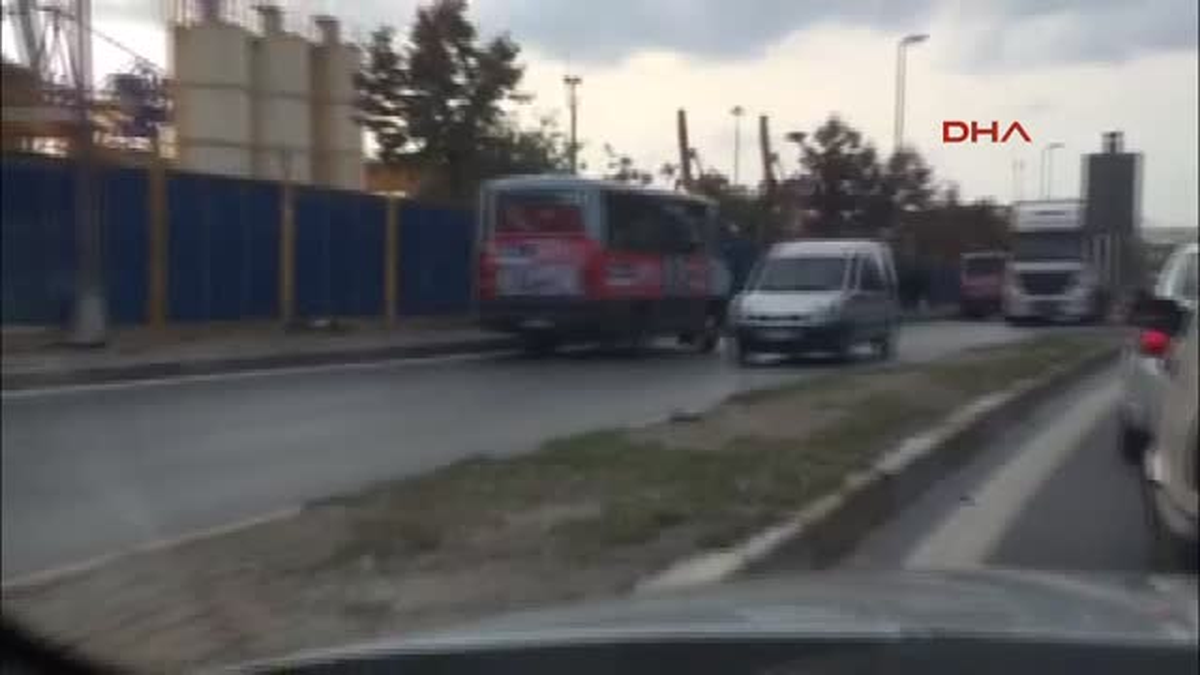 Trafikten Kaçarken Kazaya Davetiye Çıkardılar
