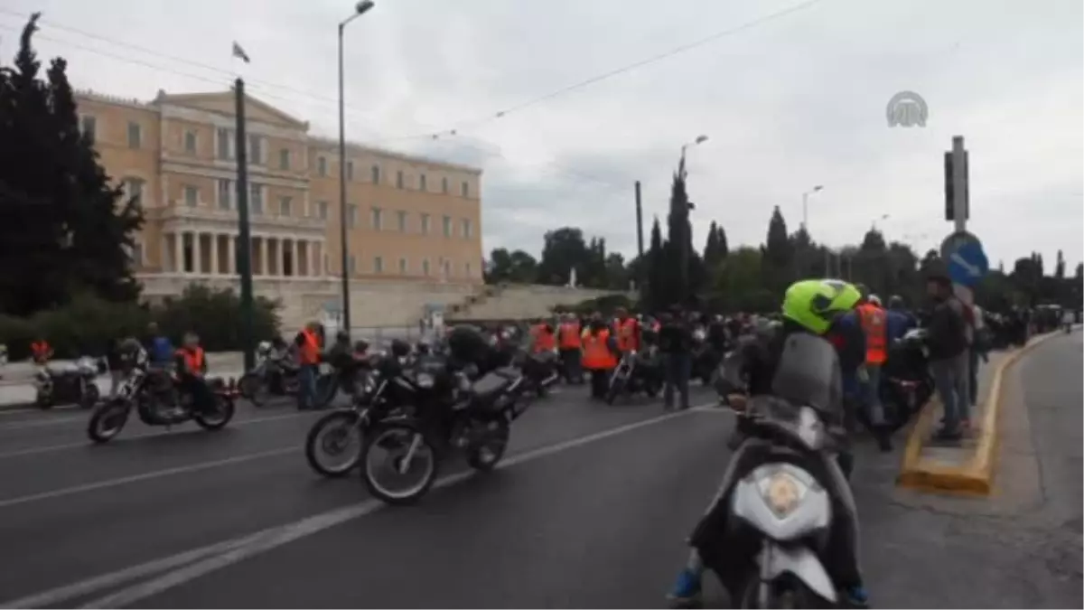 Yunanistan\'da Motosikletli Protesto