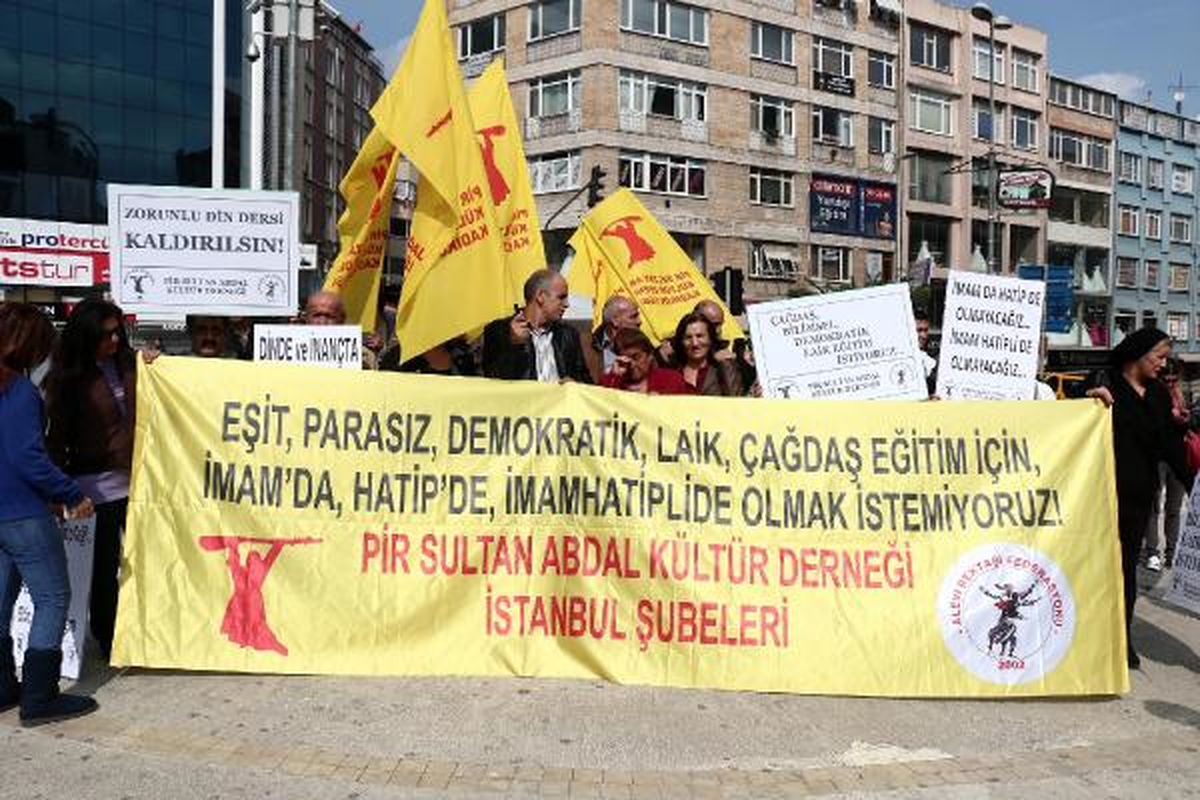 Zorunlu Din Dersi Kaldırılsın" Eylemi