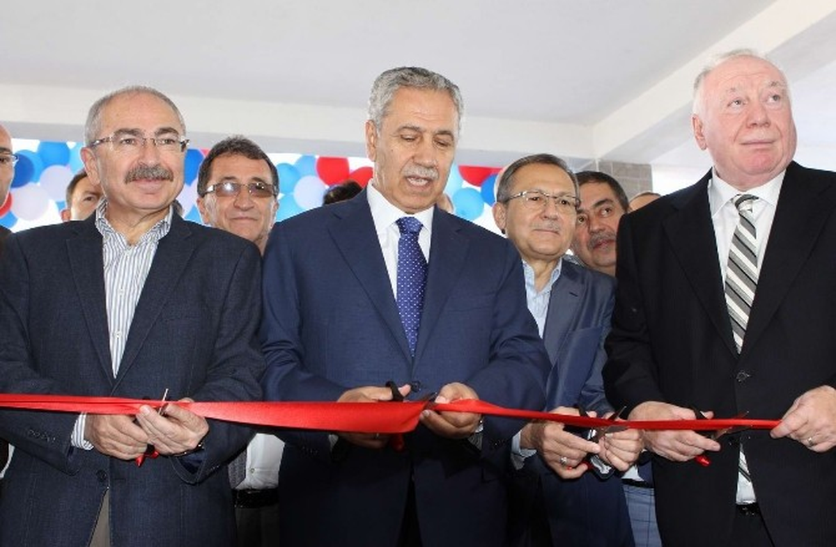 Arınç, Edremit\'te Televizyon Kanalı Açılışı Yaptı