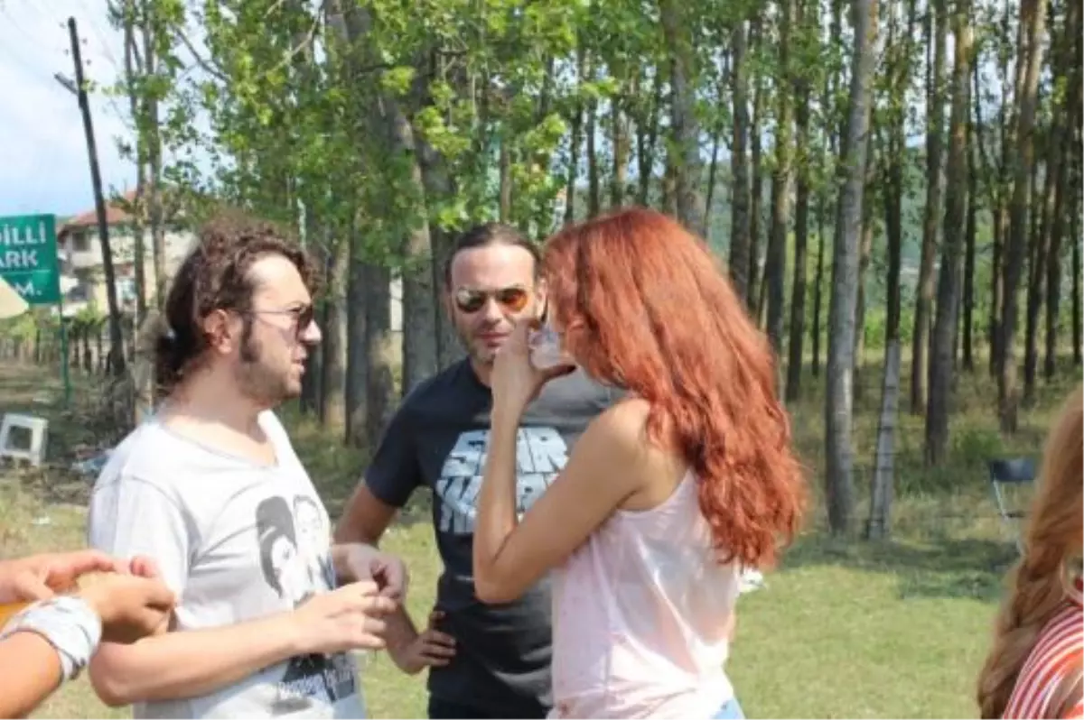 Azra\'nın \'Çilek\'ten Kazandığı Para Hayrete Düşürdü