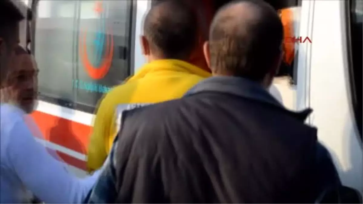 Çubuk\'ta Otomobil, Minibüsle Çarpıştı 5 Yaralı