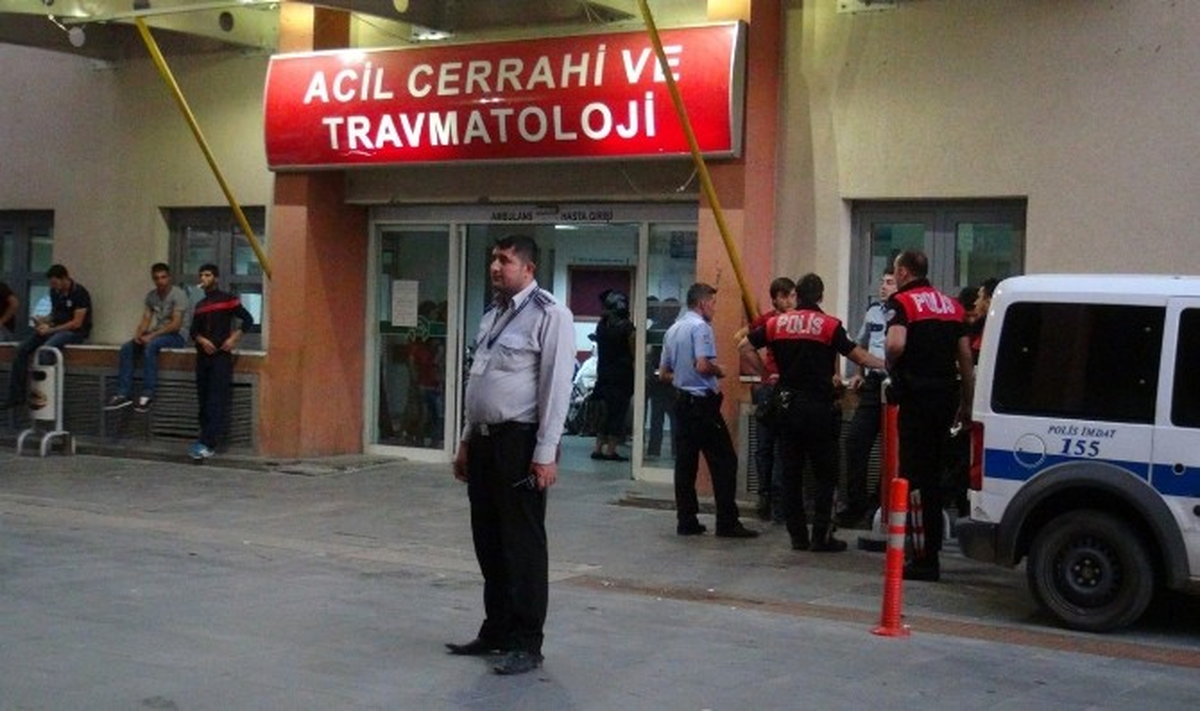 Gözaltına Alınan Zanlının Yakınları Polise Saldırdı