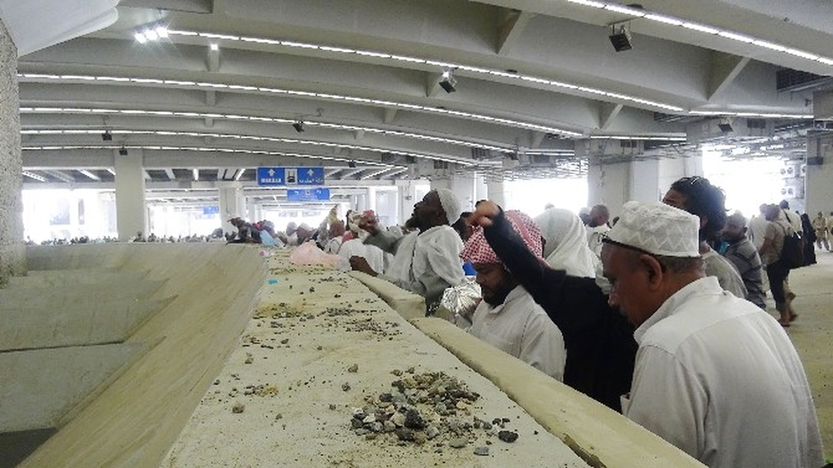 Hacılar, Kavurucu Sıcağa Aldırmadan Şeytan Taşladı