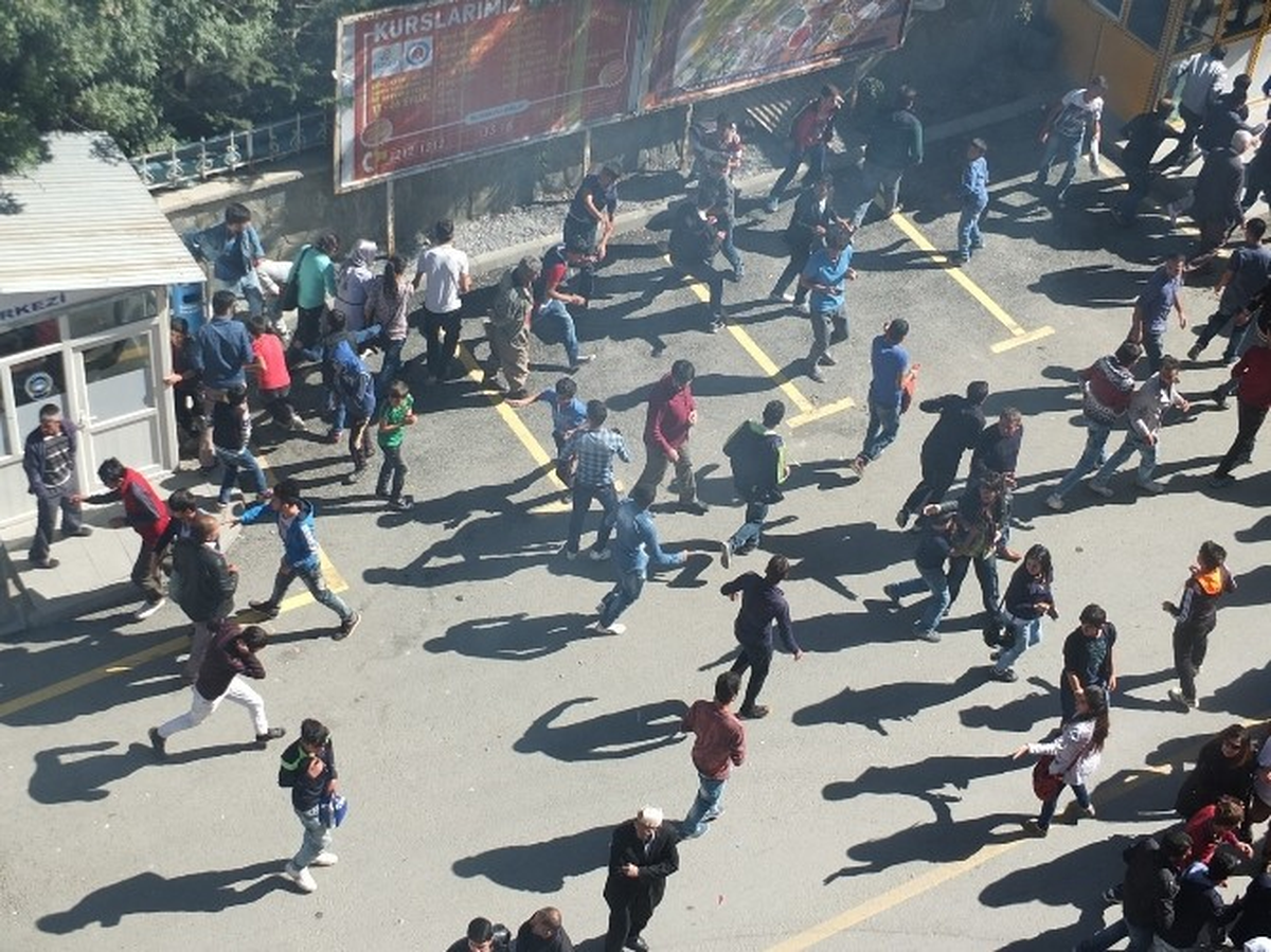 Hakkari\'de Olaylı Kobane Yürüyüşü