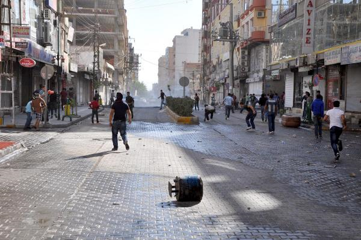 Mardin ve Hakkari\'deki Protesto Gösterilerine Polis Müdahalesi