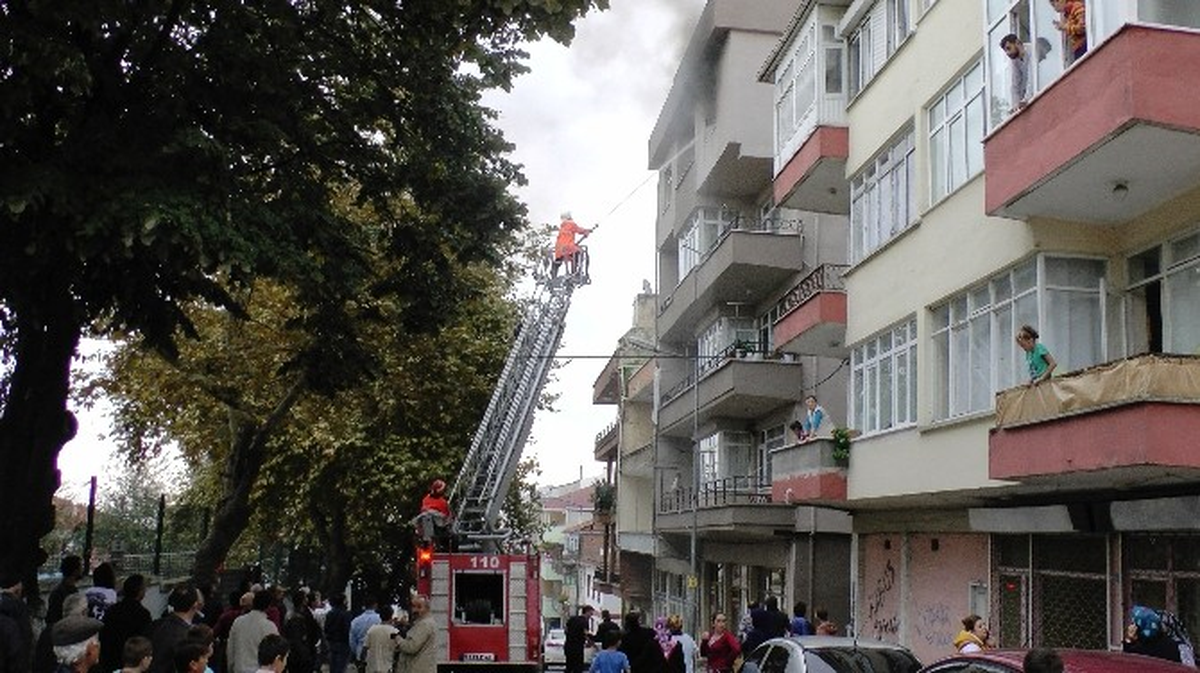 Cep Telefonu Şarj Aleti Bir Evi Yaktı