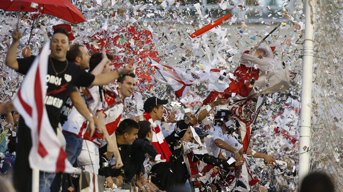 Rayo Vallecano Taraftarından Çarşı\'ya Destek