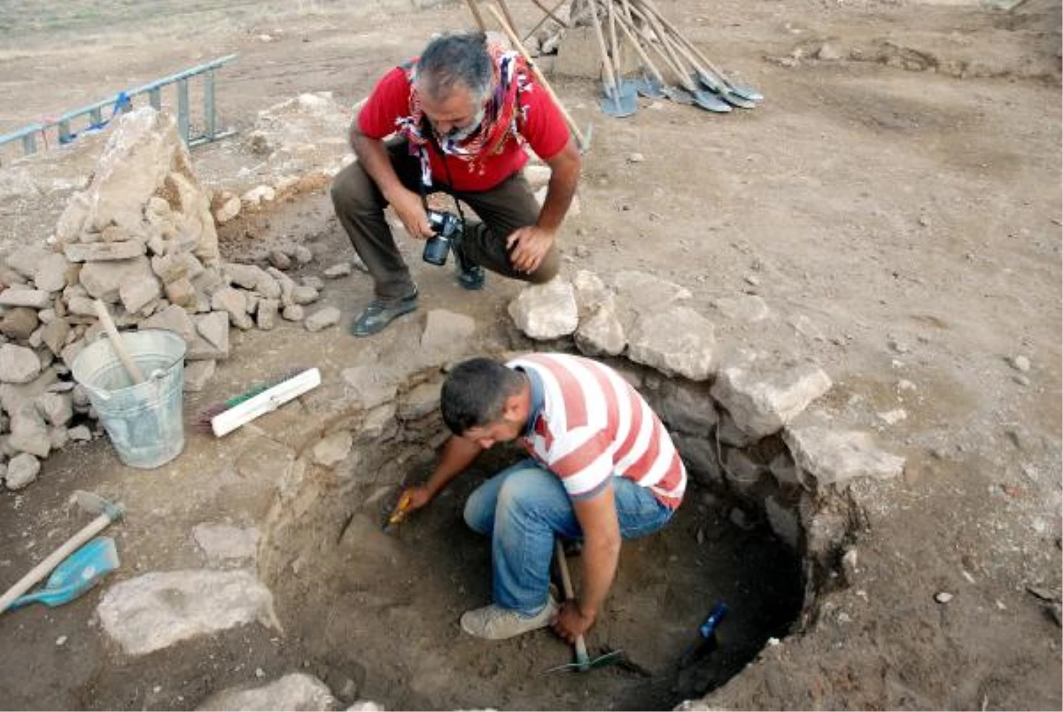 Antik Kentteki Toplu Mezarların Sırrı Araştırılıyor