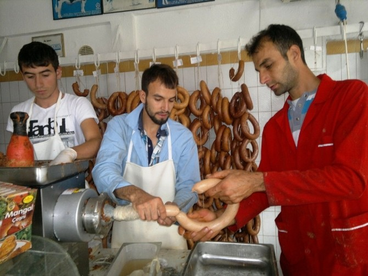 Artan Kurban Etlerinden Organik Sucuk ve Kıyma Yapılıyor