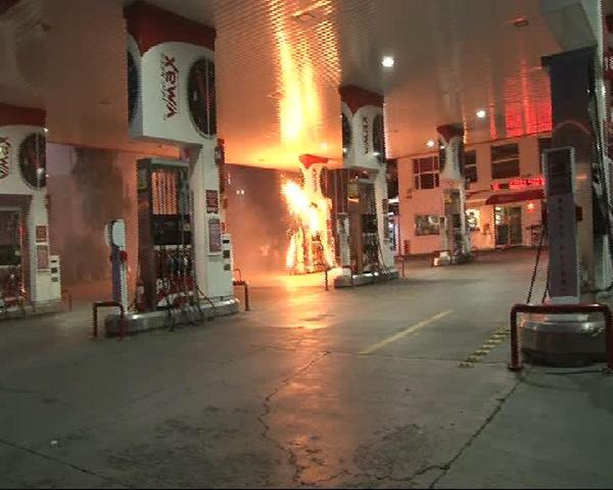 Benzin İstasyonuna Molotoflu Saldırı