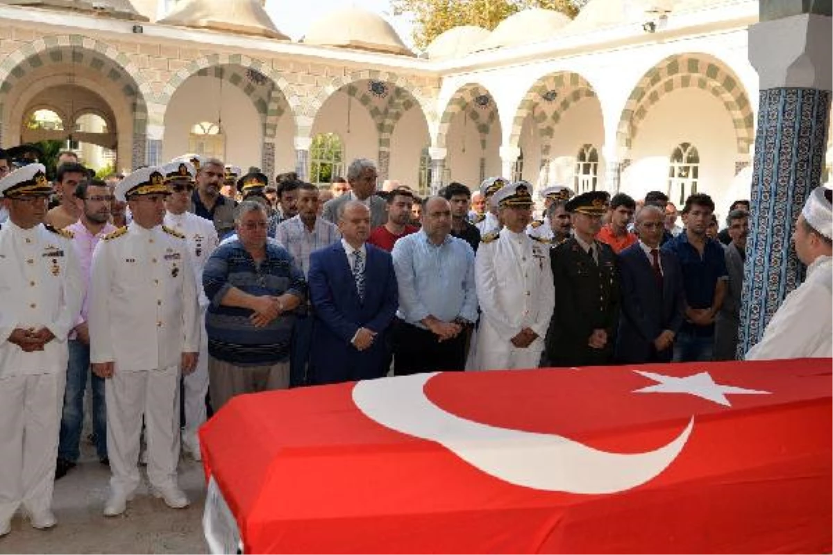 Mersin\'de Boğularak Hayatını Kaybeden Asker Toprağa Verildi