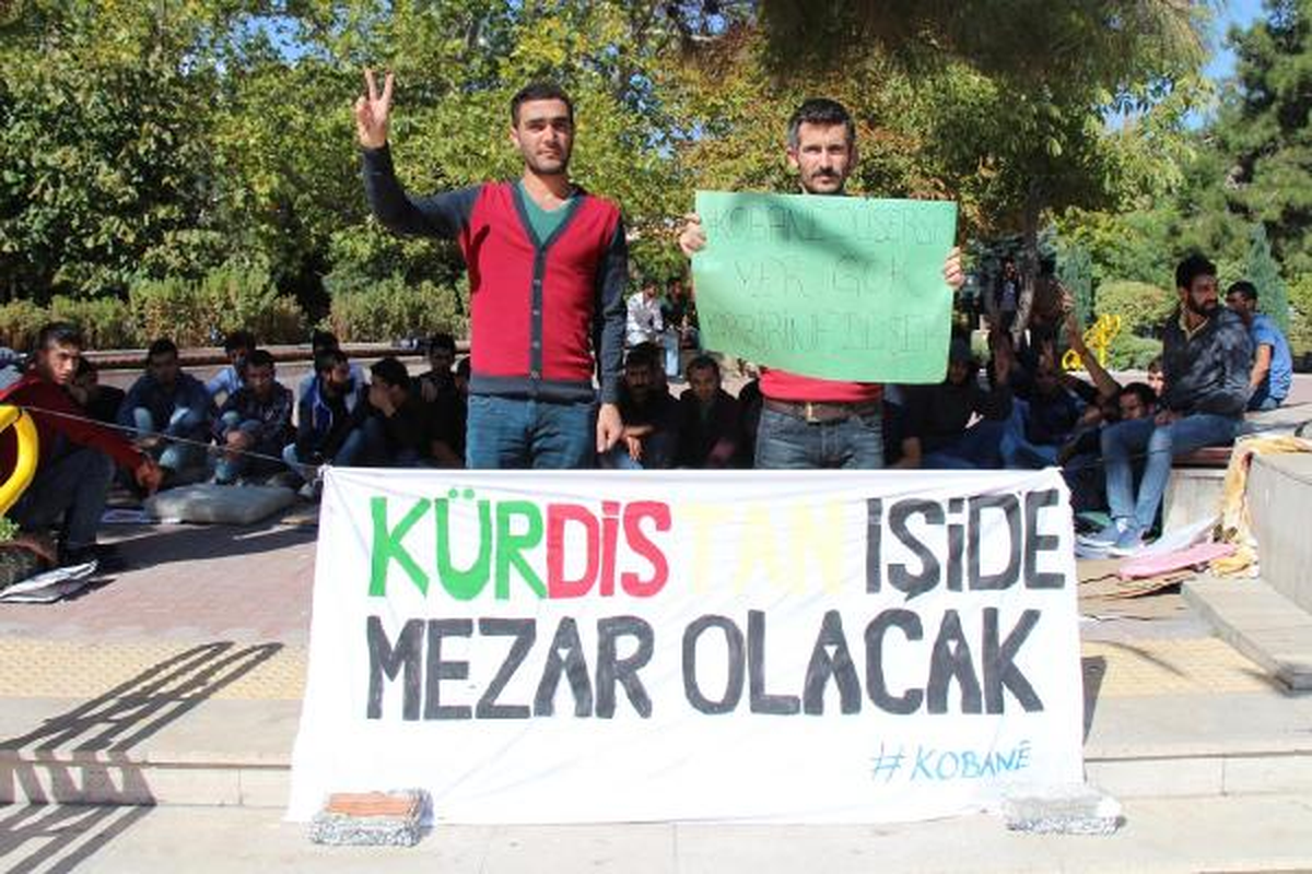 Burdur\'da Öğrencilerden Kobani İçin Oturma Eylemi