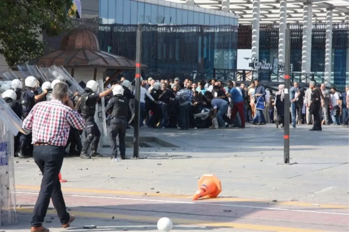 Bursa\'da Işid Protestosunda Göstericilerle Polis Arasında Olaylar Çıktı