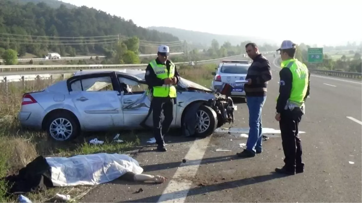 Cenaze Yolunda Kaza Yaptılar: 1 Ölü, 3 Yaralı