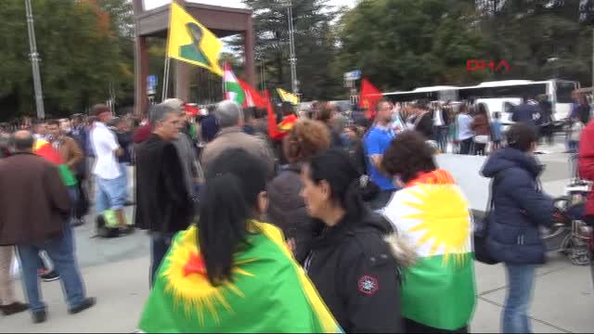 Cenevre\'deki BM Binası Önünde \'Kobani Eylemi\'