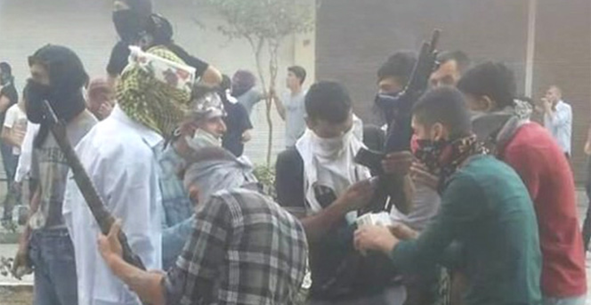 Diyarbakır'daki Kobani Eyleminde Cami-Der'e Saldırı: 2 Ölü