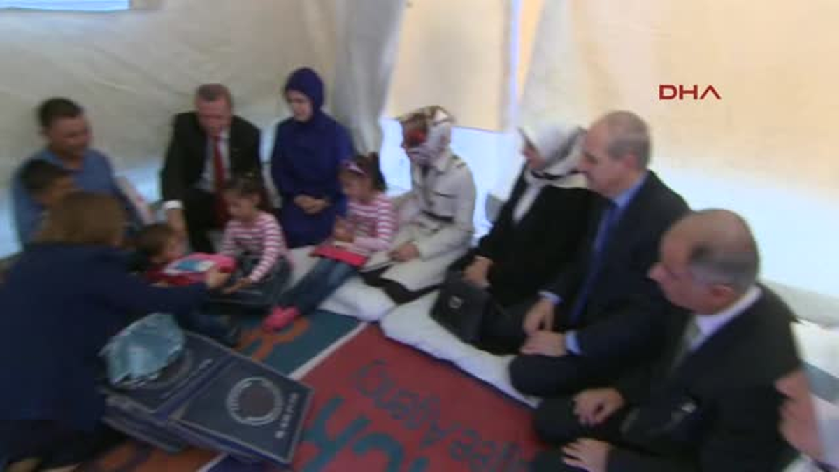 Cumhurbaşkanı Erdoğan, Çadır Kentte Suriyeli Sığınmacılarla Görüştü
