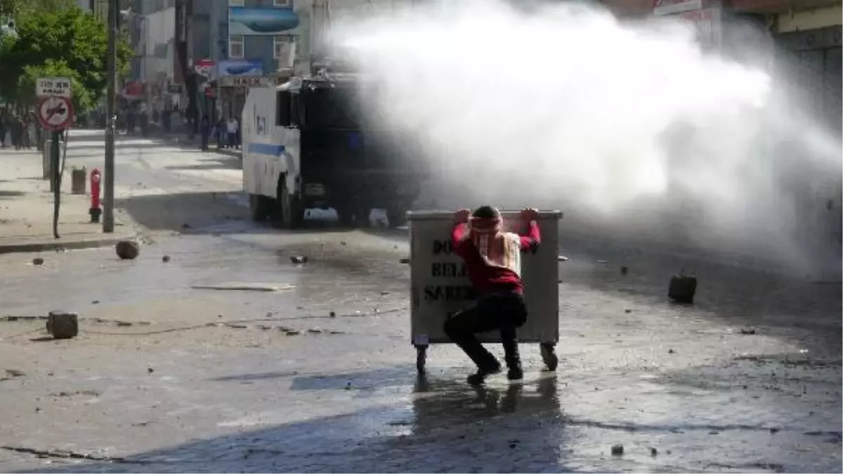 Işid\'i Protesto Eden Gruba Satırlı, Tüfekli Saldırı: 3 Yaralı