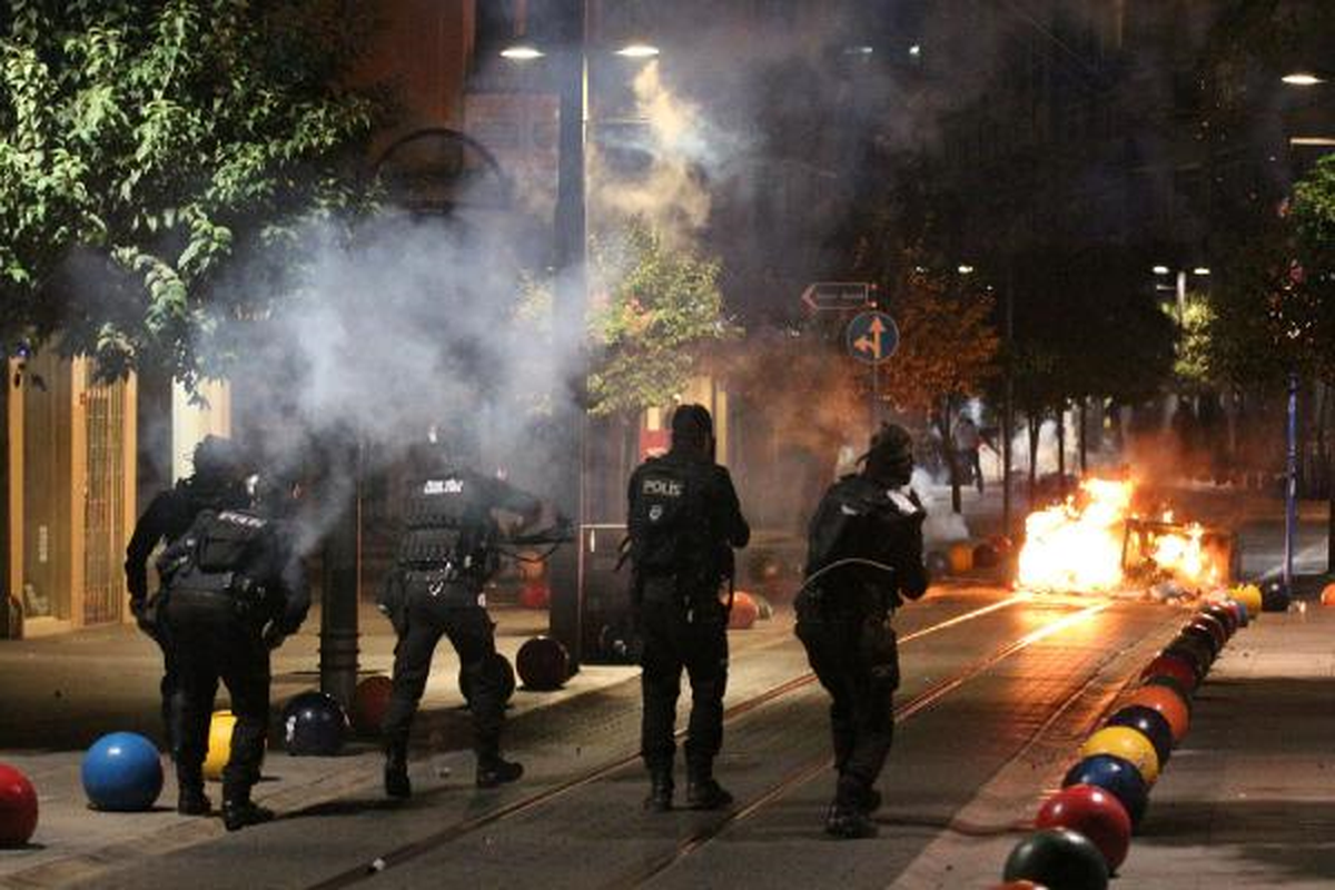 Kadıköy\'deki Kobani Eylemine Polis Müdahalesi