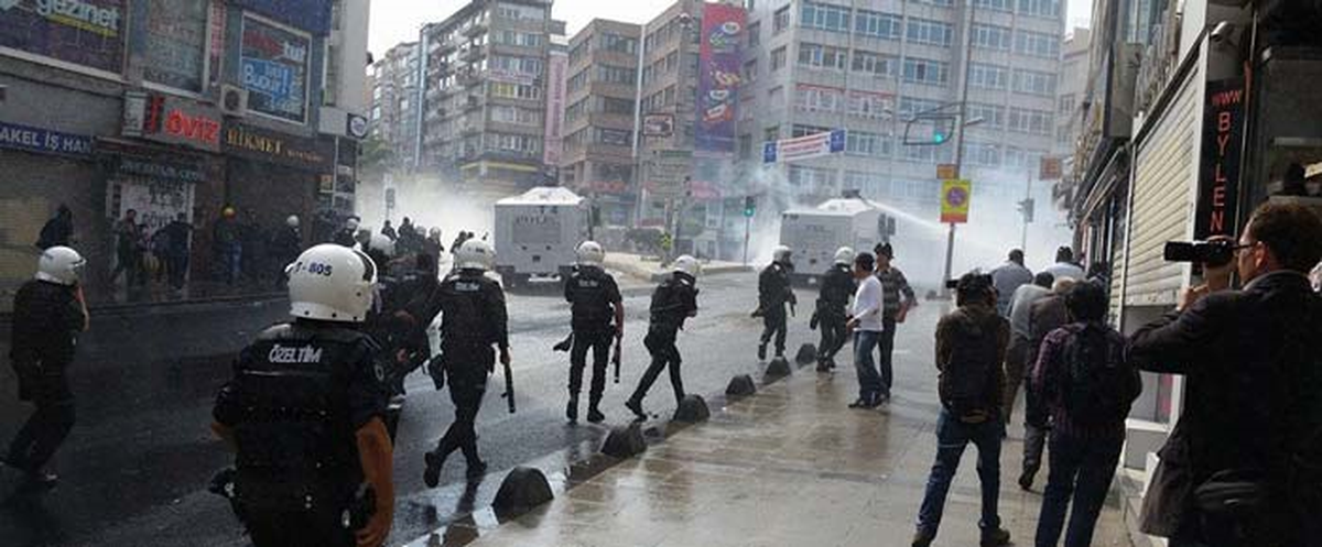 Kadıköy ve Sultangazi\'de Kobani Protestosuna Polis Müdahalesi