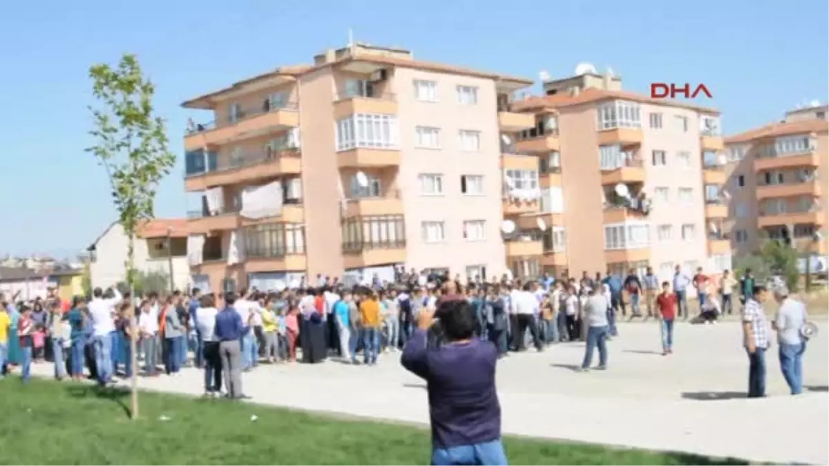 Kobani Protestosunda Polise Taşlı Saldırı 1\'i Polis 4 Yaralı