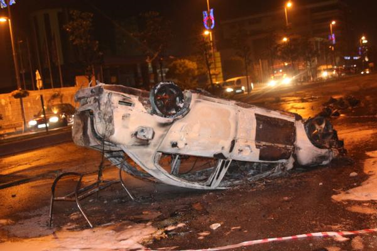 Protestocu Grup Esenyurdu Savaş Alanına Çevirdi
