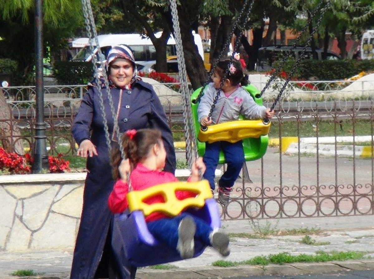 Tekirdağ\'da Çocuklar Parklara Koştu