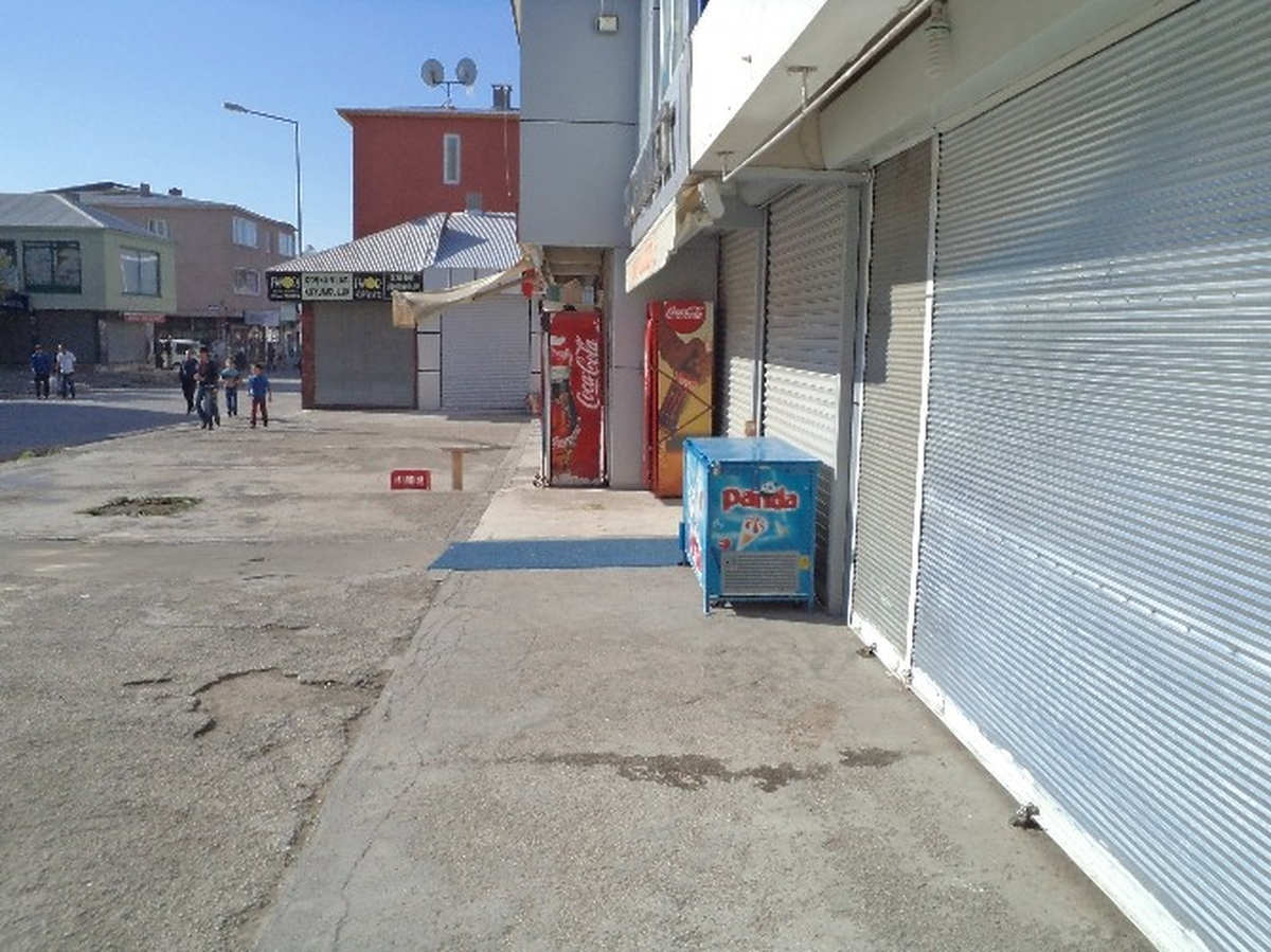 Varto\'da Esnaf Kepenk Kapattı