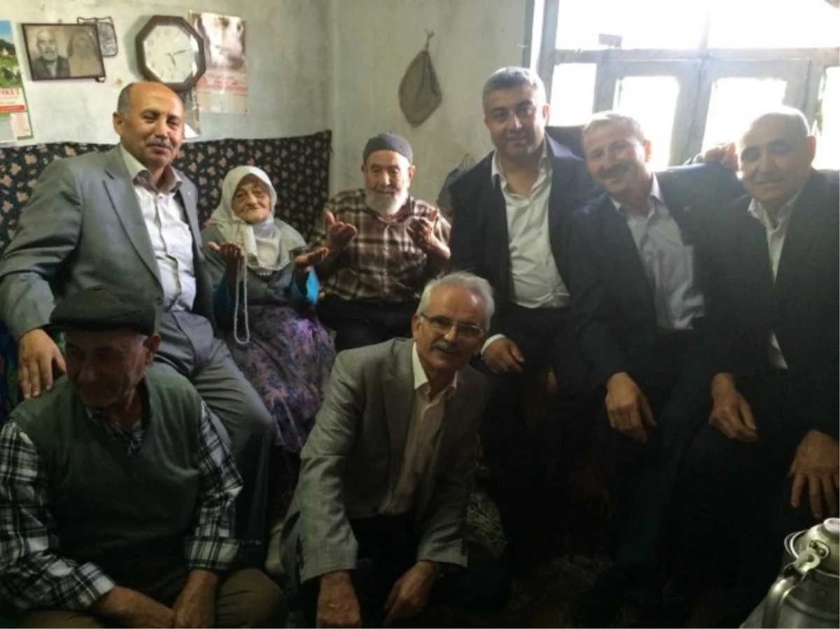 Hisarcık\'ta 104 Yaşındaki İsmail Dede\'ye Bayram Ziyareti
