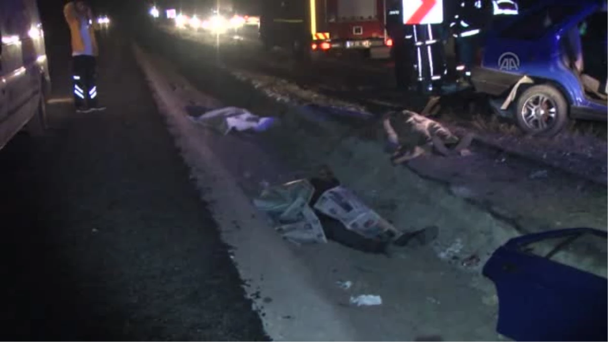 Çankırı\'da İki Otomobil Çarpıştı: 3 Ölü, 7 Yaralı