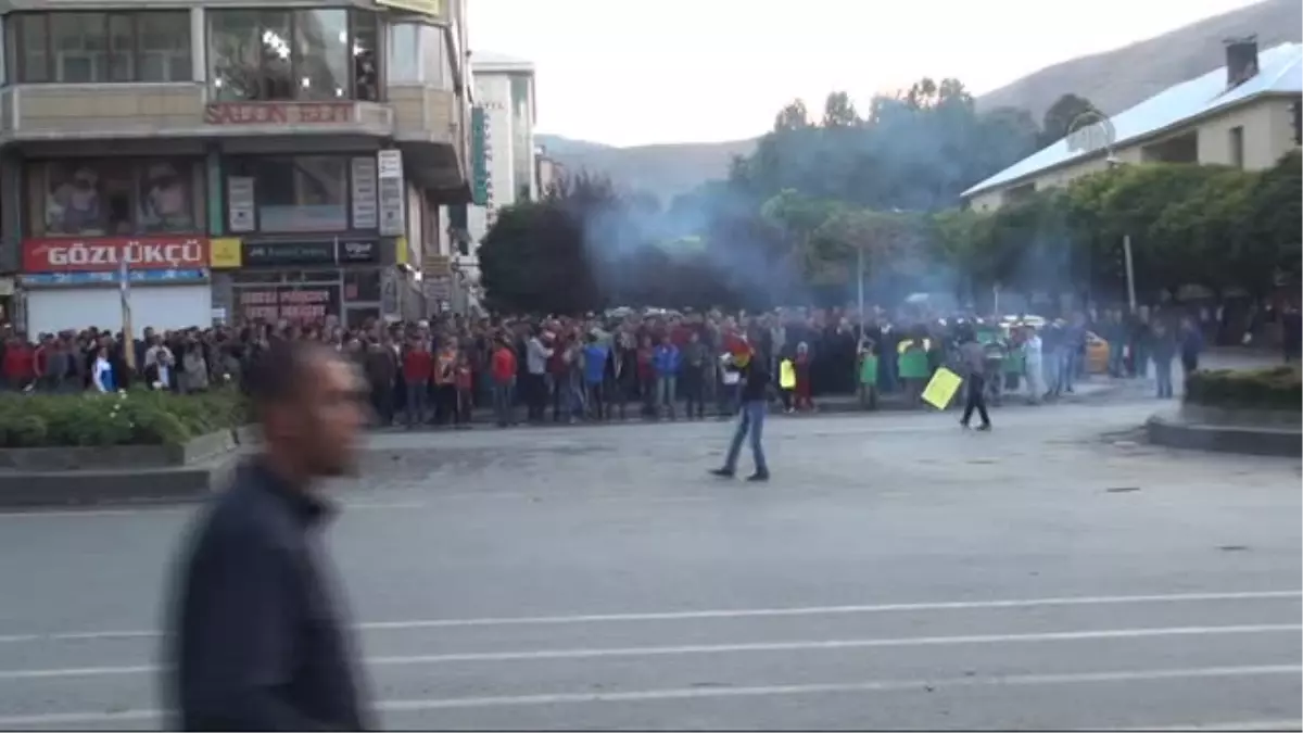 Bitlis\'te Bir Çok Yer IŞİD Protestoları Sırasında Zarar Gördü