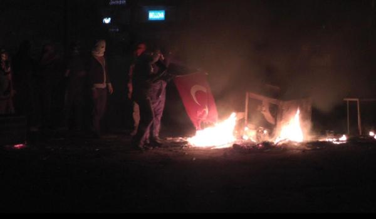 Şırnak'taki Kobani Protestosunda Türk Bayrağını Yaktılar