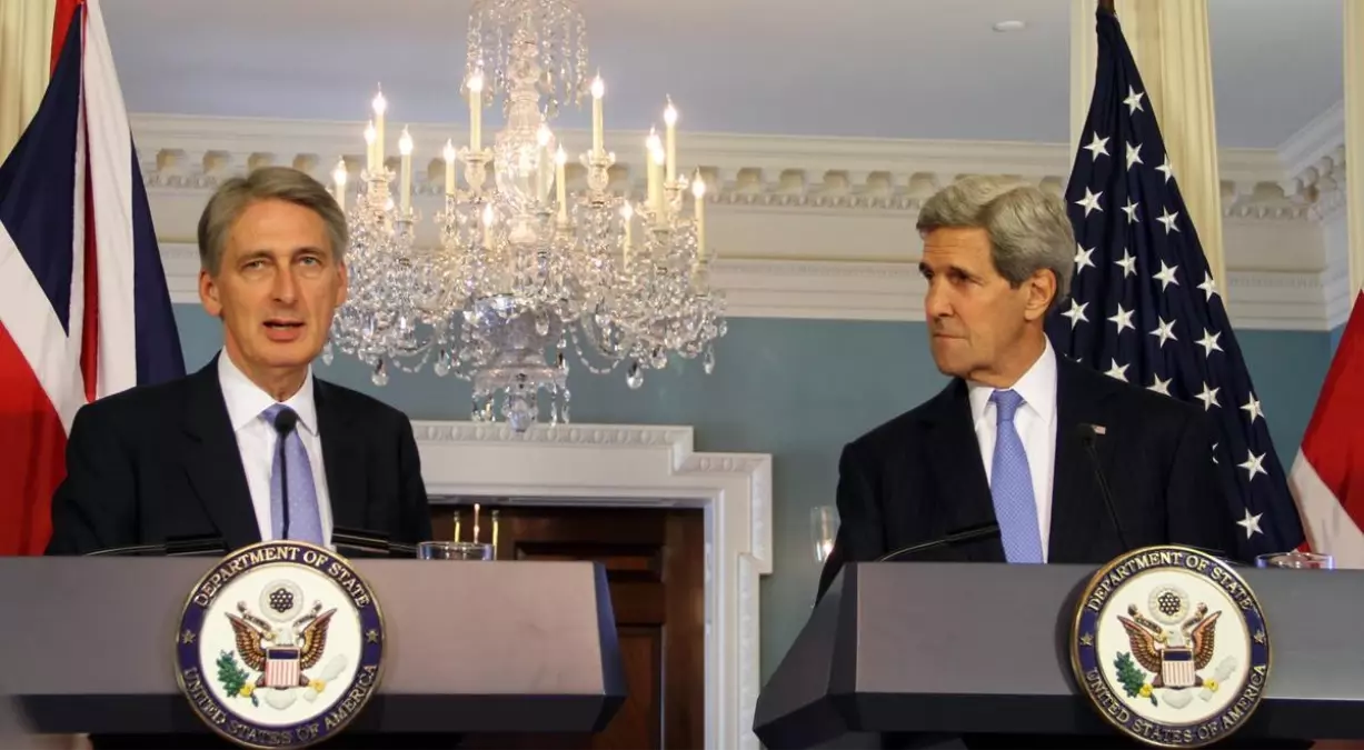 Kerry, İngiltere Dışişleri Bakanı Hammond ile Görüştü