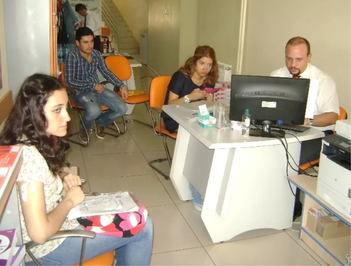 Önlisanslı Öğrenciler Lisans Almak İçin Kuyruğa Girdi