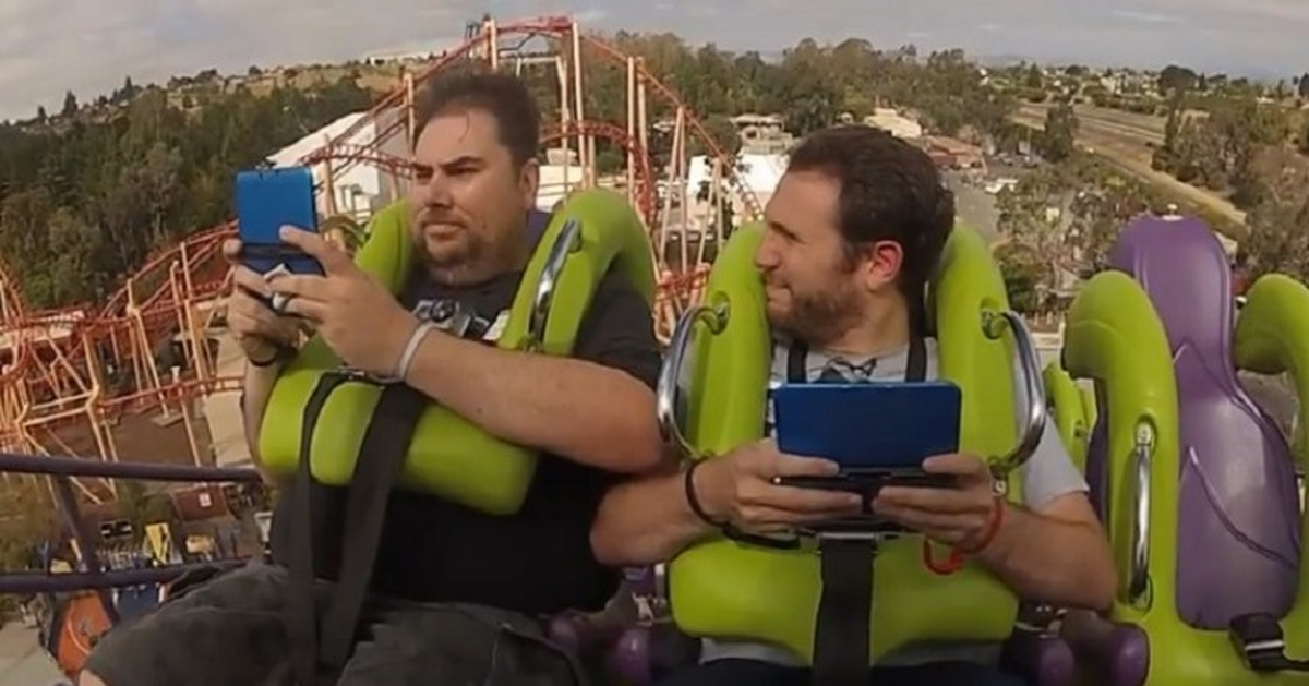 Roller Coaster İçerisinde Super Mario 3 Oynadılar