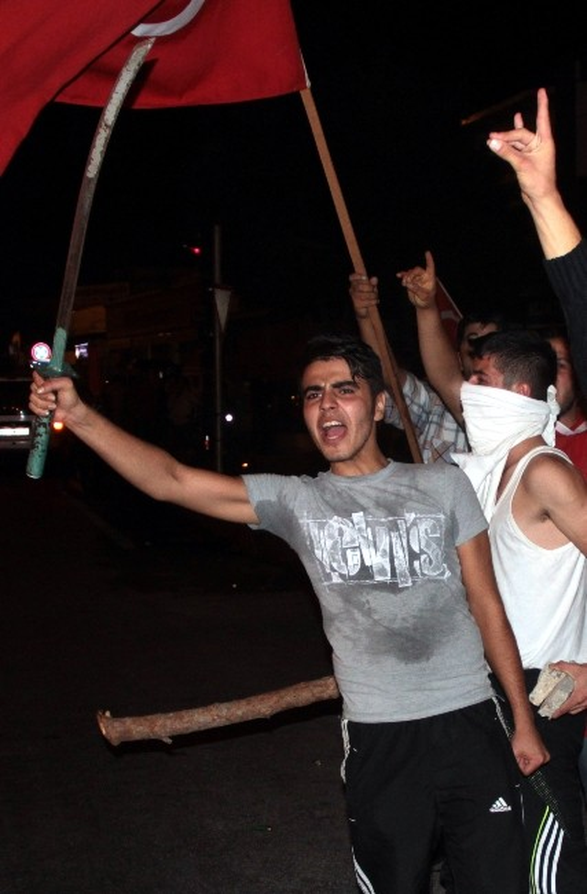 Adana'da Terör Örgütü Yandaşlarına Sopalı Kılıçlı Tepki