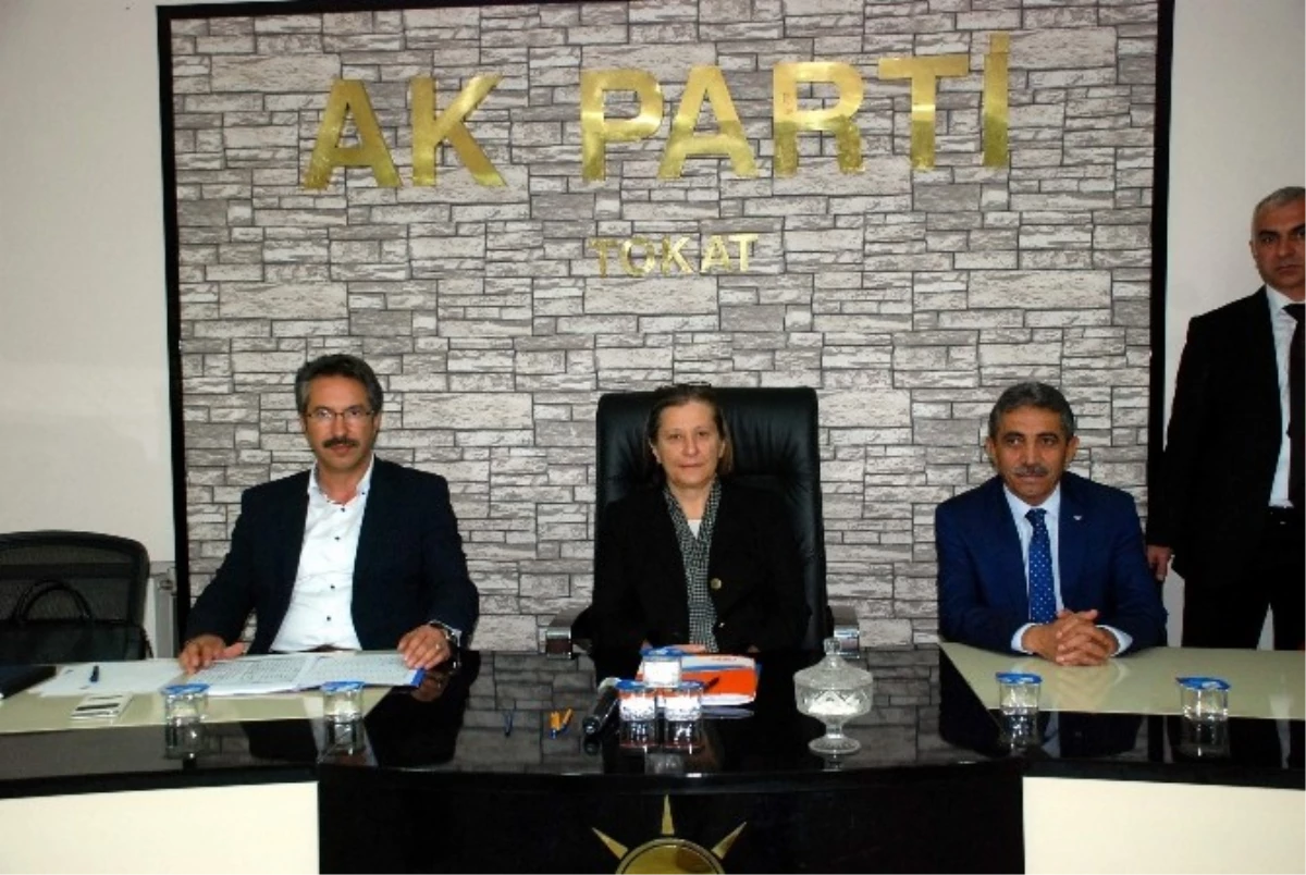 AK Parti\'de İlçe Başkanları Toplantısı