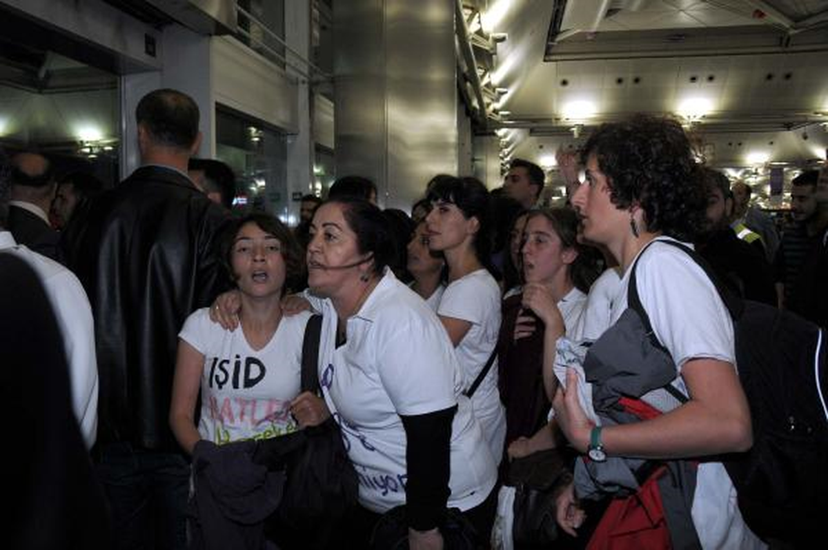 Havalimanında IŞİD Gerilimi: 50 Kadın Gözaltında