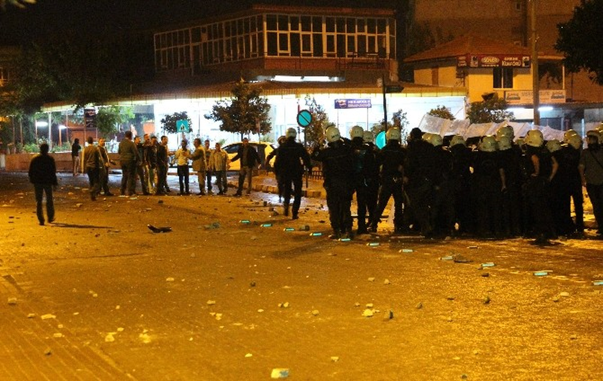 Aydın\'da Işid Protestosuna Polis Müdahalesi