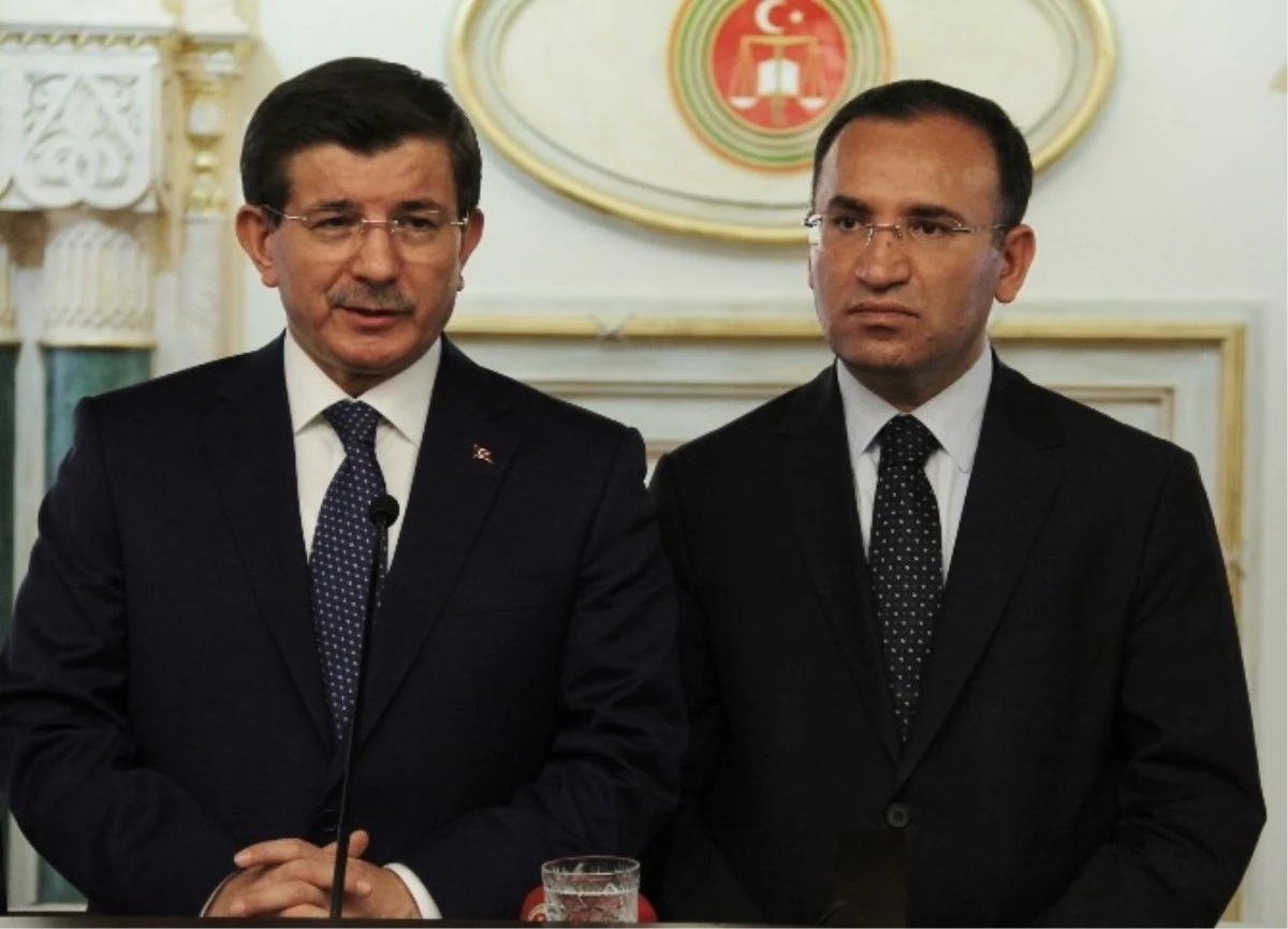 Başbakan Davutoğlu Adalet Bakanlığını Ziyaret Etti