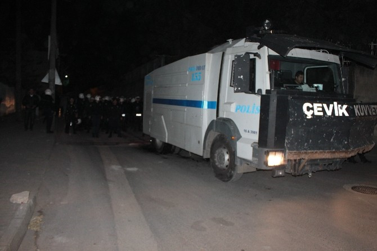 Bursa\'da Gergin Gece