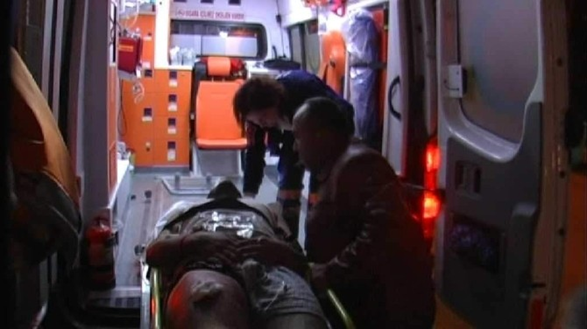 Bursa\'da Kobani Protestosunda Bir Genç Silahla Vuruldu