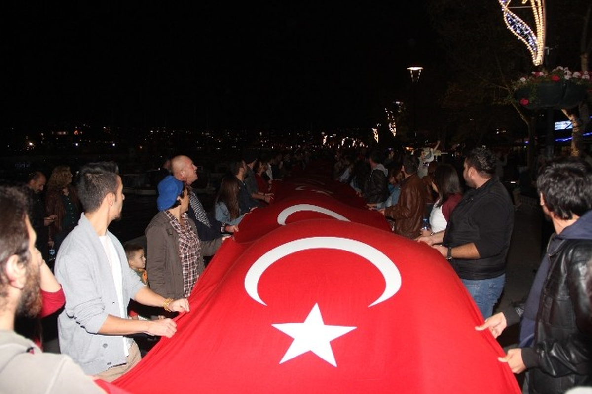 Çanakkale\'de Bayraklı Yürüyüş