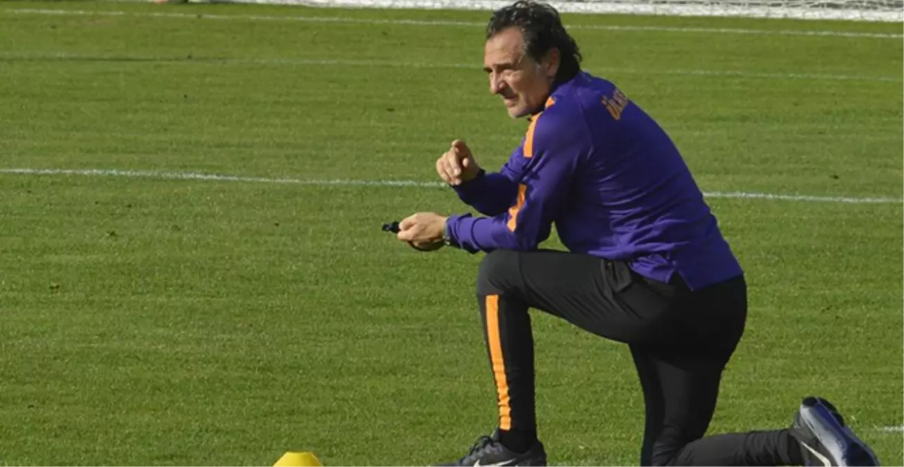 Cesare Prandelli, 10 Futbolcuyu Takımdan Göndermeye Hazırlanıyor