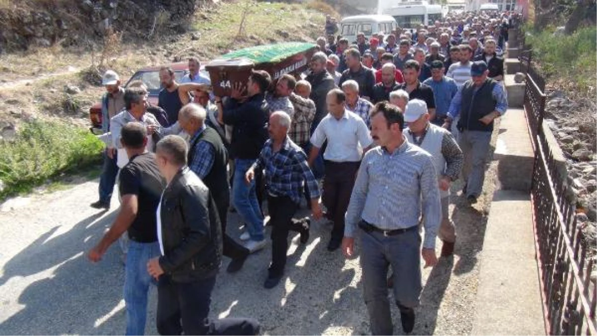 Kaza Sonucu Ölen Mustafa Çetinkaya\'nın Cenazesi Ailesine Teslim Edildi