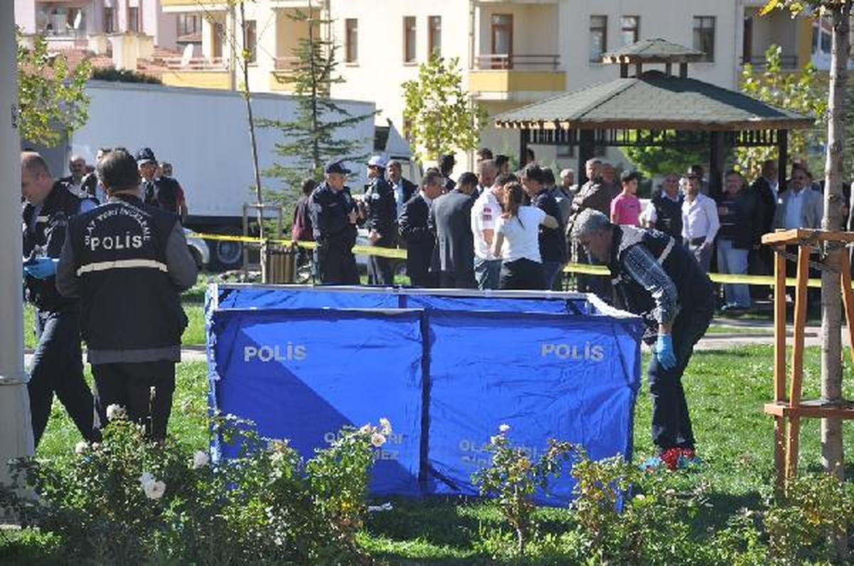 Emekli Polis Komşusunu Vurup, İntihar Etti