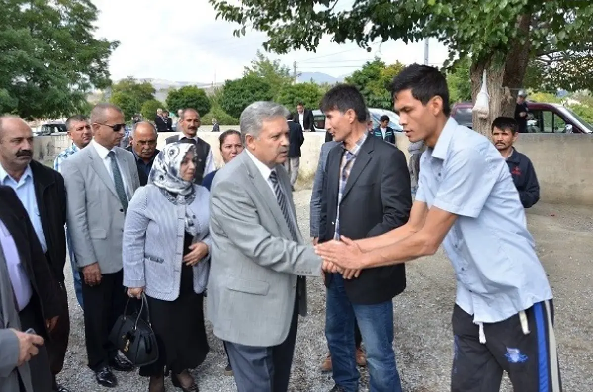 Erzincan Valisi Süleyman Kahraman Afgan Mültecilerini Ziyaret Etti